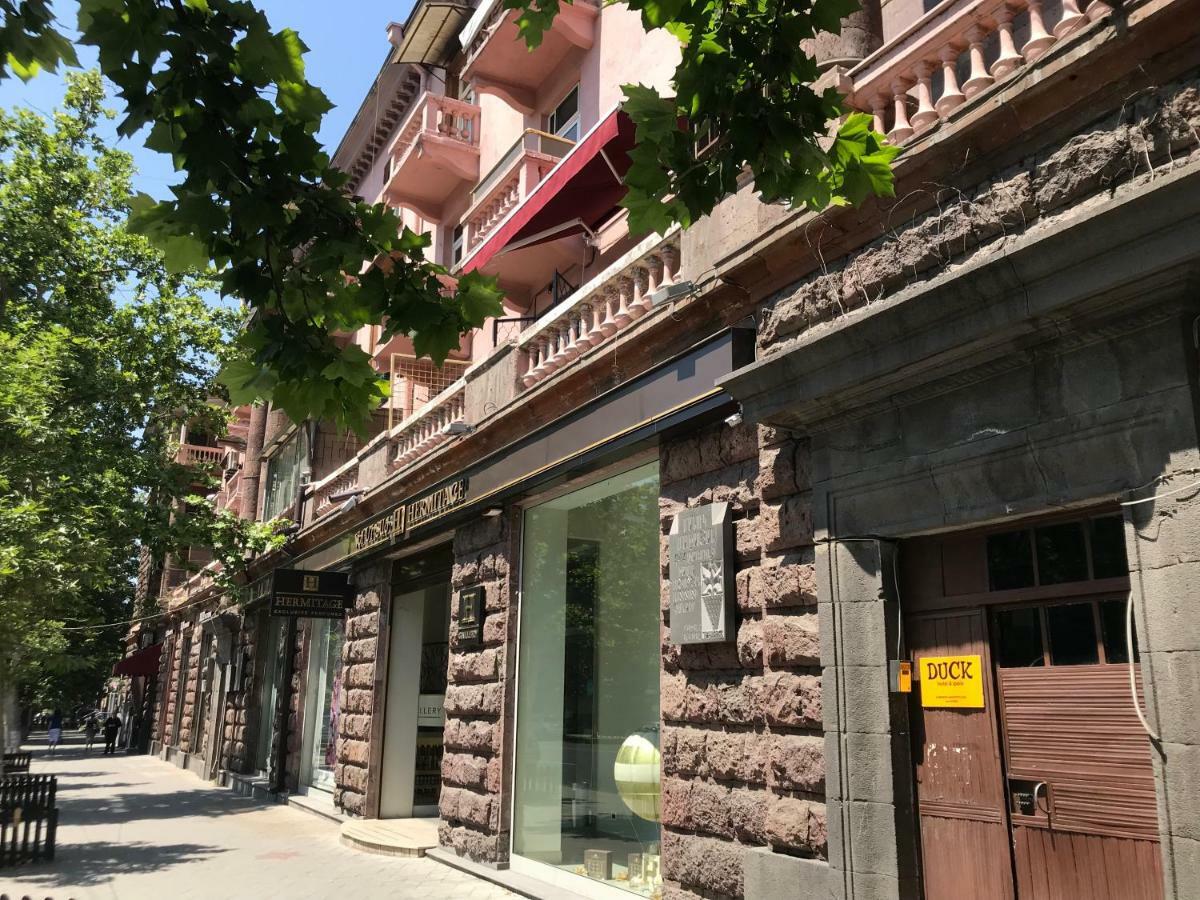 Duck Hostel Yerevan Exterior photo